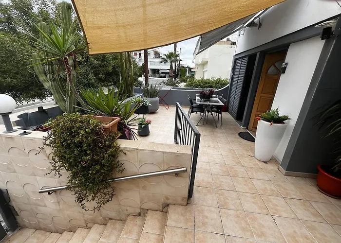 Luxurious 1-Bedroom Guesthouse